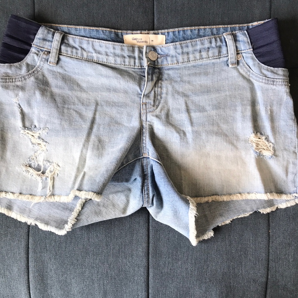Gap denim maternity shorts